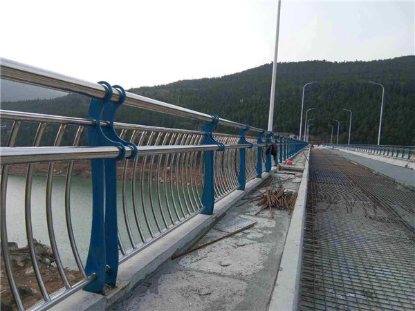 茂名不锈钢桥梁护栏的特点及其在桥梁安全中的重要作用